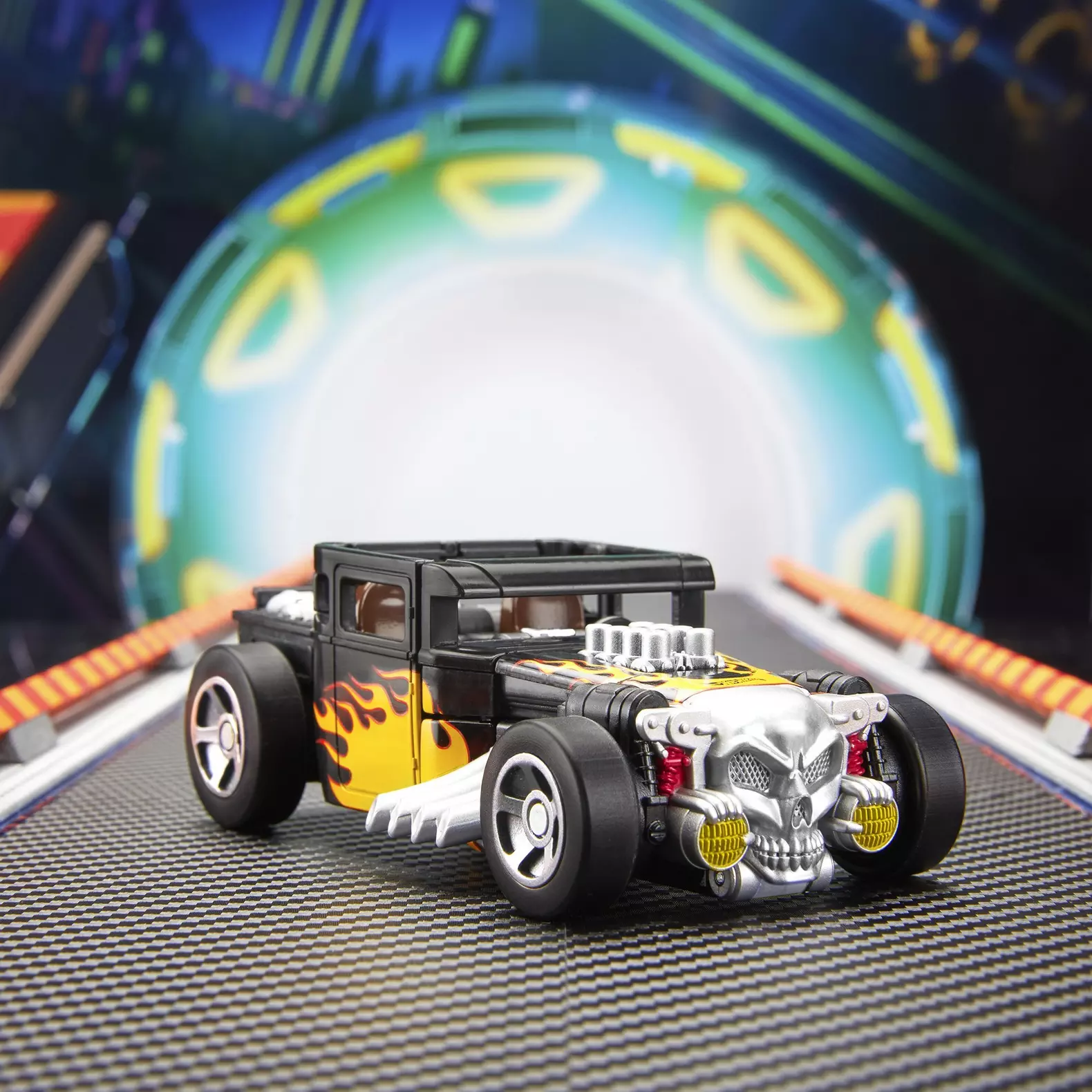 Transformers X Hot Wheels Bone Shaker - Image 2