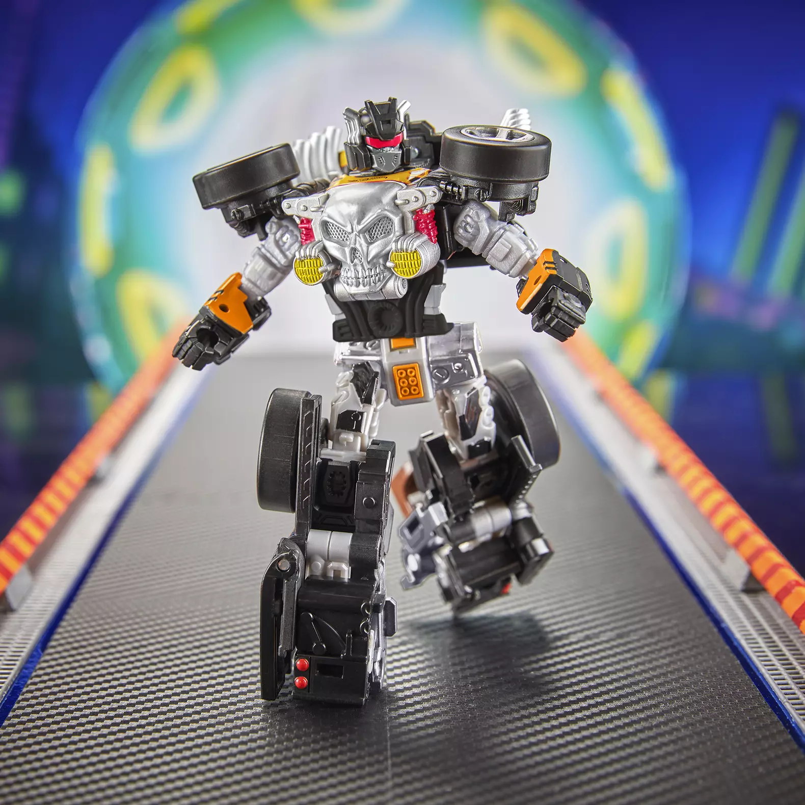 Transformers X Hot Wheels Bone Shaker - Image 3