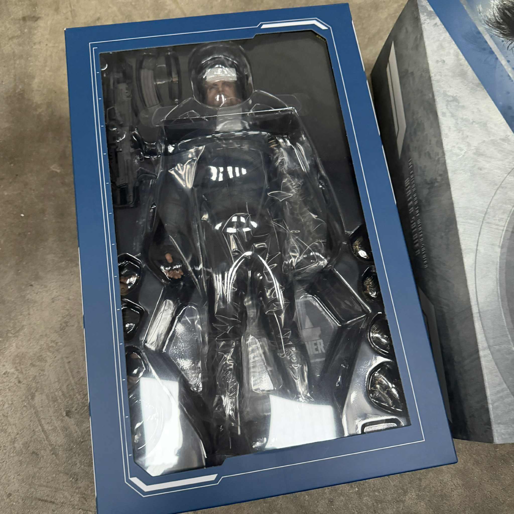Hot Toys Captain America and the Winter Soldier: Winter Soldier 1/6 Scale Figure PRE OWNED - Image 2