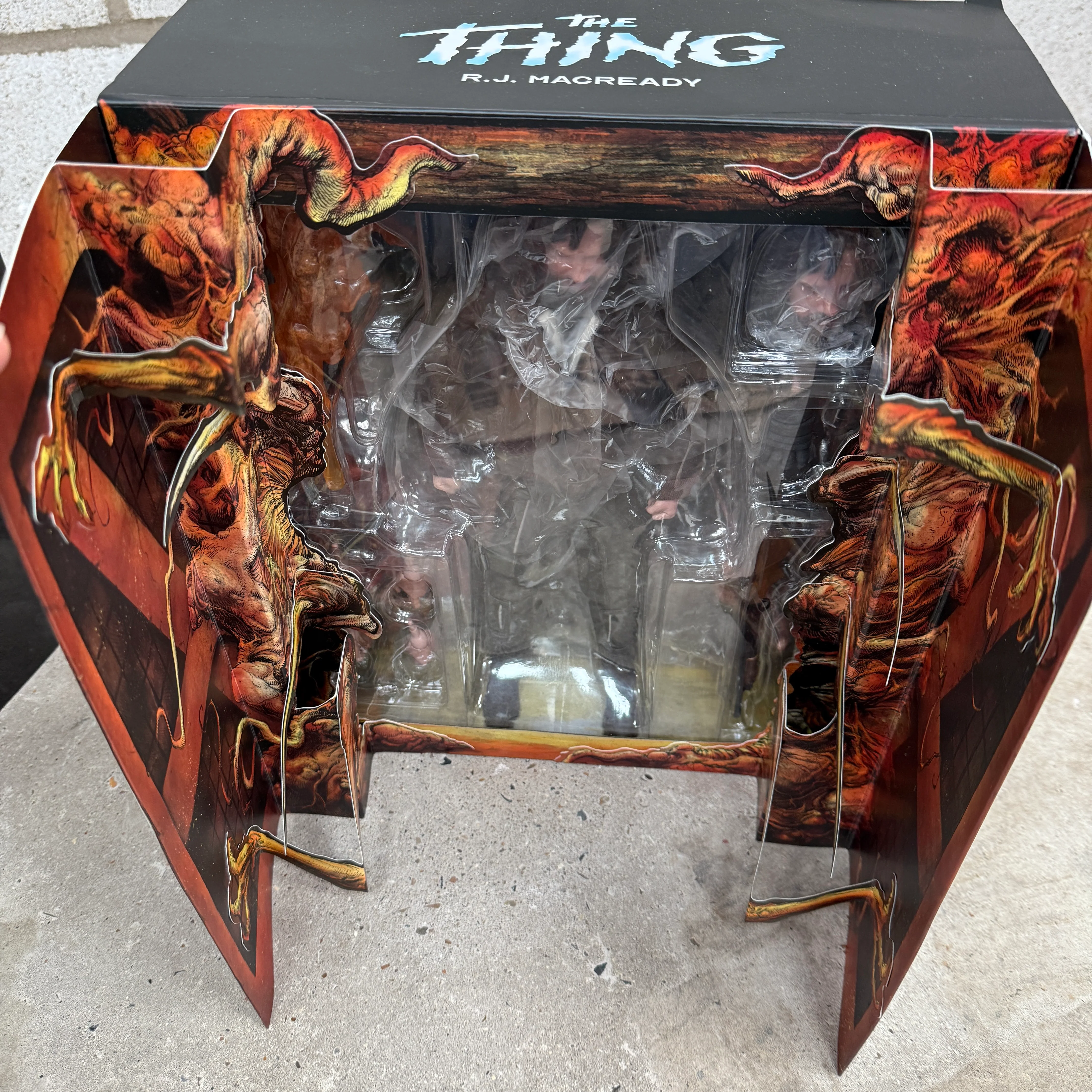 Mondo The Thing R J MacReady Exclusive Timed Edition 1/6 Scale Collectible Figure - Image 3