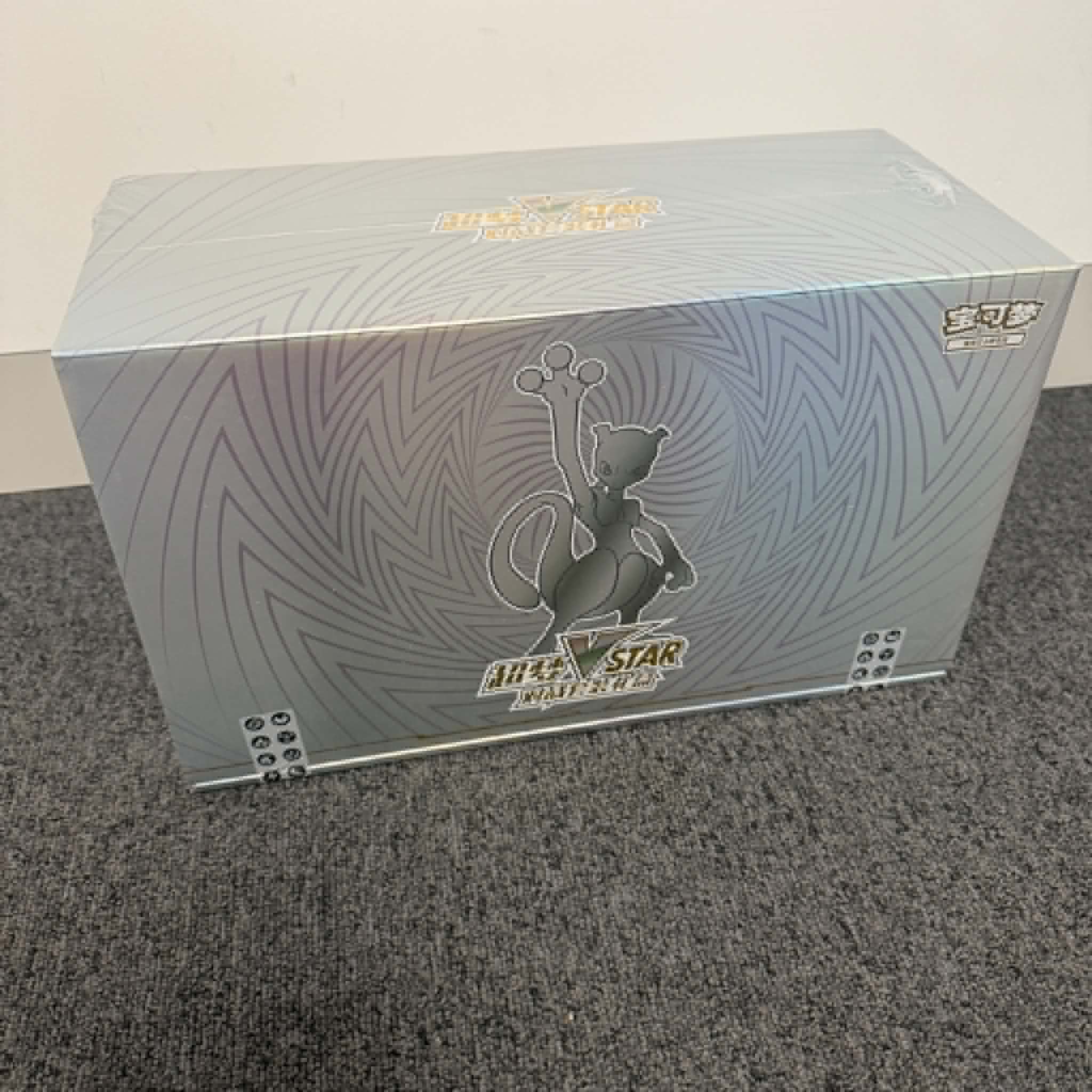 Pokémon TCG Exclusive Chinese Mewtwo VSTAR Collection Gift Box - Image 2
