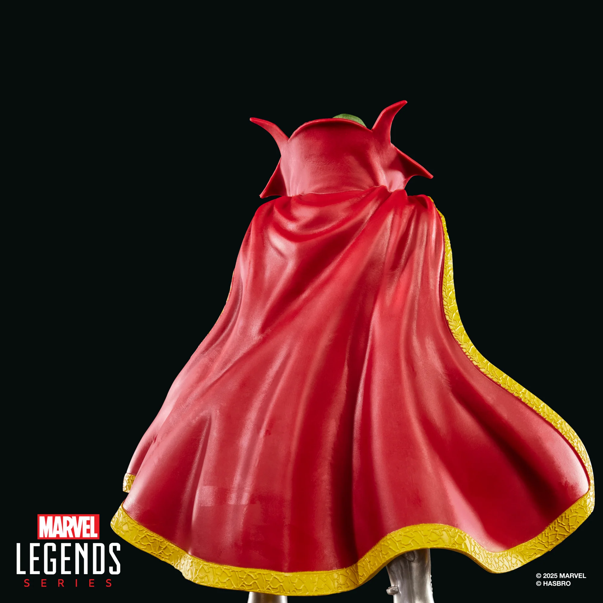 Marvel Legends Emperor Doom - Image 4