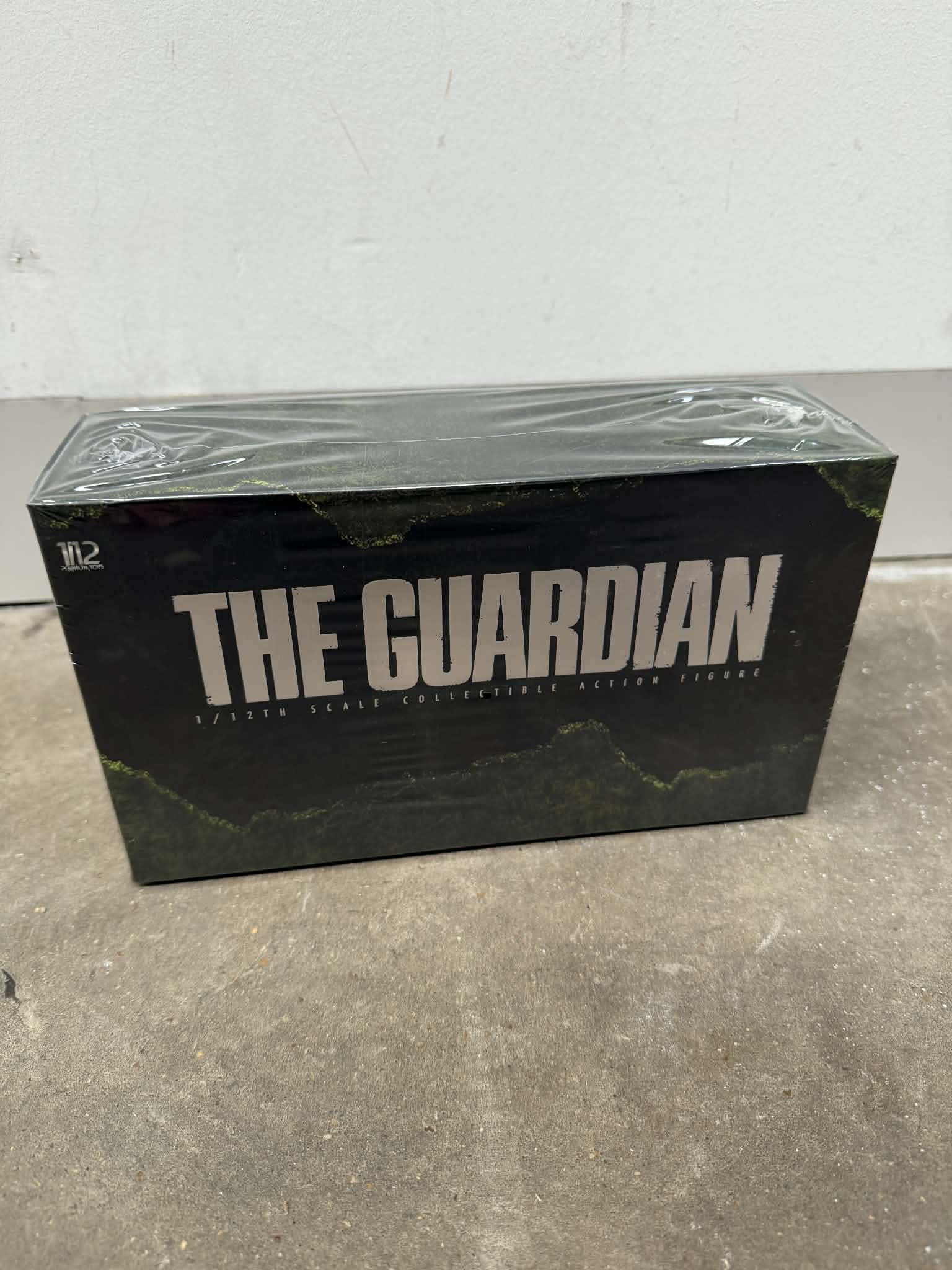 Premium Toys The Guardian Joel The Last of Us Pedro Pascal 1/12 Scale Collectible Figure - Image 5